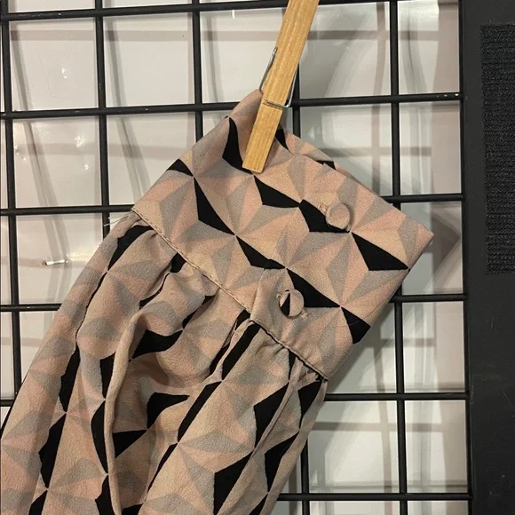 Elaine Rose Geometric Pattern Blouse - Picture 3 of 11